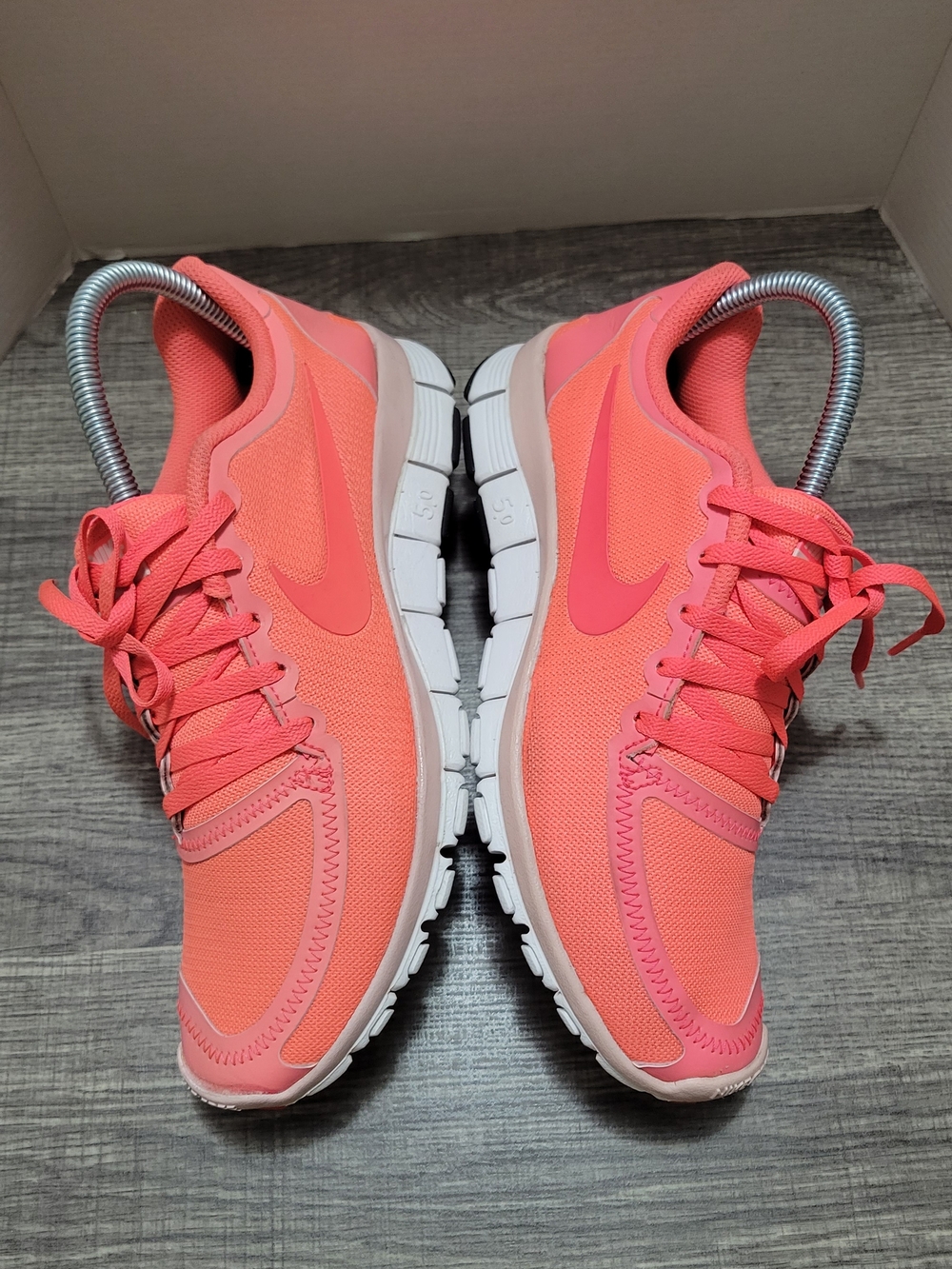 Nike Women’s Coral Pink Athletic Running Sneakers Size 7.5 - Picture 3 of 7